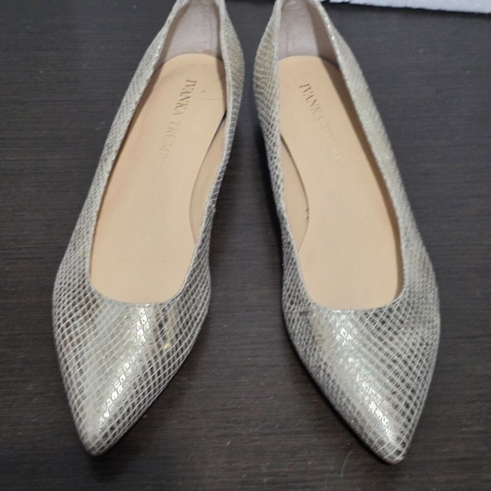 Ivanka Trump Itchic Leather Pointed Toe Low Wedge Flats Snakeskin 6.5M - Picture 3 of 16